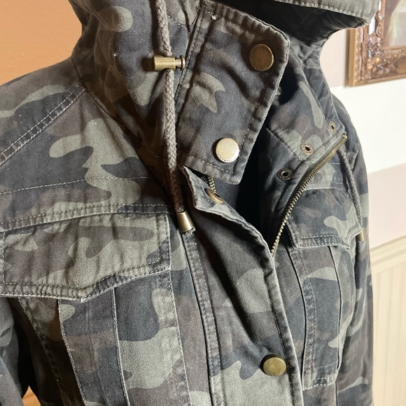 Lucky Brand Women's Green Camouflage Utility Jacket - Picture 4 of 13